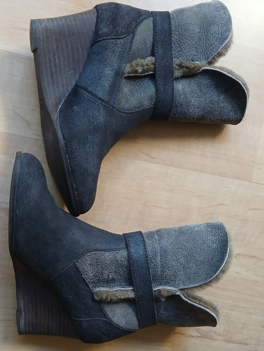 Emu Women's Brown Wedge Ankle Boots with Lined With Shearling Sheepskin Lining